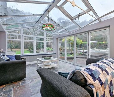 An elegant and spacious family home with exceptional leisure facili... - Photo 3