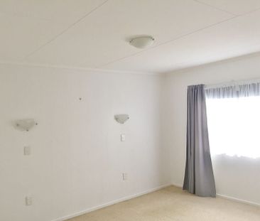 Charming Sunny 2BR Townhouse in Springvale - Photo 6