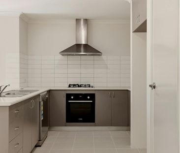 Modern 4 Bedroom Home in a Prime Falcon Location - Photo 4