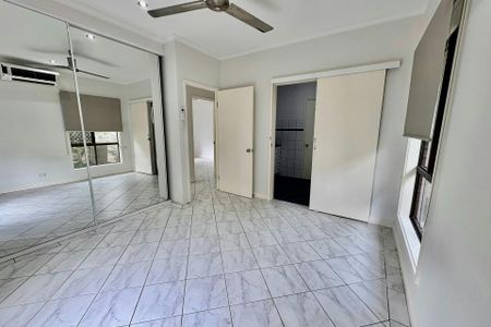 NEAT & COMFORTABLE - Photo 4