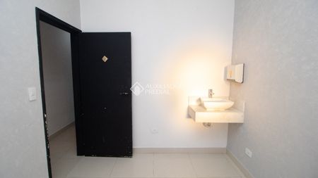Sobrado com 4 quartos e 135m² para alugar em Vila Bastos, Santo André. - Foto 4