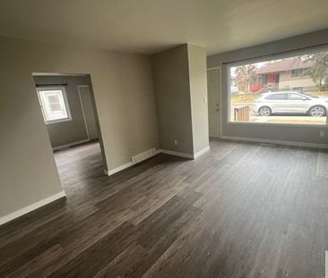 Small Pet Friendly, 2 Bedroom Duplex - Photo 2