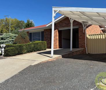 Lovely three-bedroom home in sought after location! - Photo 2