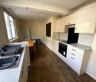 6 bedroom terraced house to rent - Photo 5