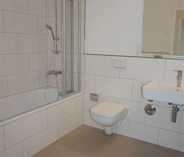 Moderne Erdgeschosswohnung mit Einbauküche und Terrasse! Mit direkt... - Photo 6