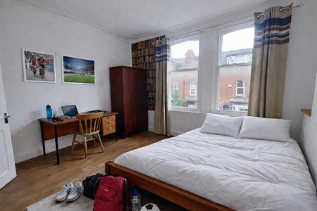 4 bedroom terraced house to rent - Photo 3