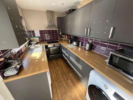 Hough Lane, LS13 - Photo 3