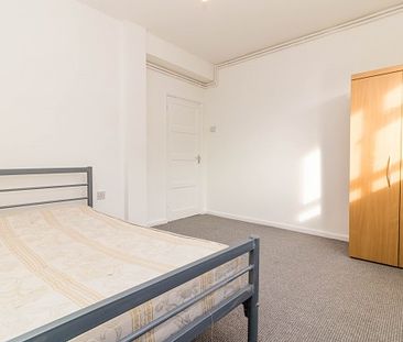 Newly refurbished 3 bedroom flat in Old Street - Photo 4