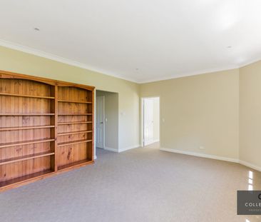 WOW! AMAZING FAMILY HOME - Photo 6