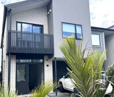 3 Bedroom home in Hobsonville with two carparks! - Photo 4