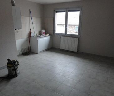 Location Appartement 4 pièces 111m² LE CREUSOT 71200 - Photo 5