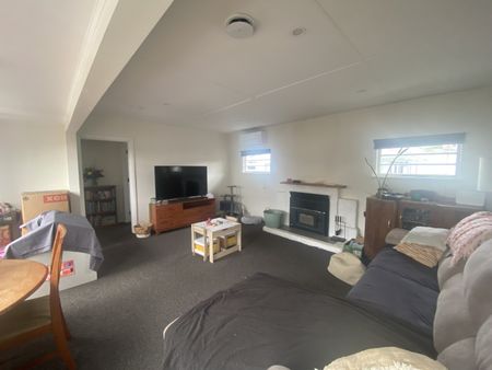 3 Bedroom home in a handy location - Photo 4