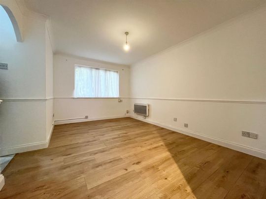 1 Bedroom Apartment To Let - Photo 1