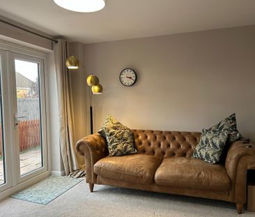 4 bedroom semi-detached house to rent - Photo 5