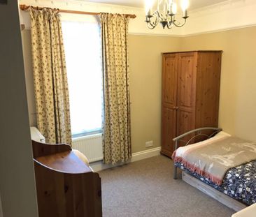 Room in a Shared House, Frithville Gardens, W12 - Photo 4