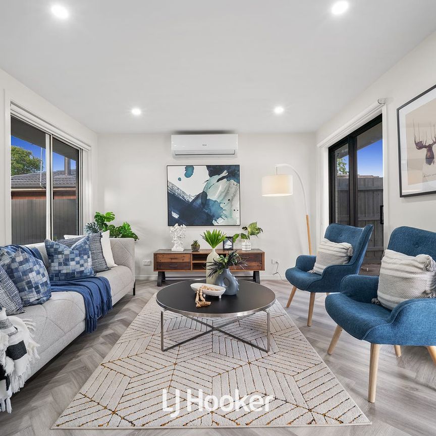 Stylishly Renovated Family Home – Space, Comfort & Modern Living - Photo 1