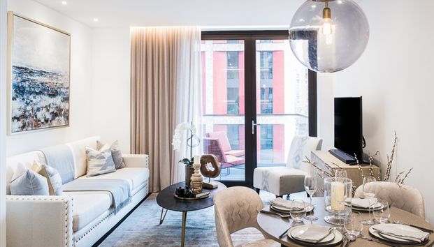 A stunning interior-designed one-bedroom apartment for rent in Nine Elms, London, SW11 - Photo 1