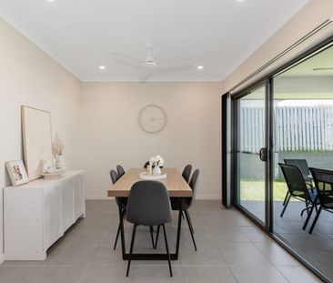 Double Storey - Four bedrooms - peaceful & centrally located - Won'... - Photo 2