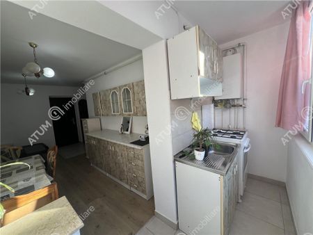 Garsoniera decomandata etaj 1 si loc de parcare zona Turniso - Fotografie 5