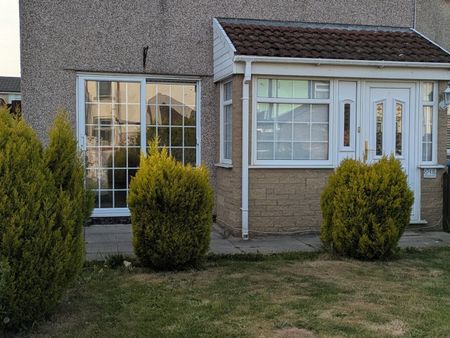 3 Bed End Terrace, Stonegate Drive, L8 - Photo 3