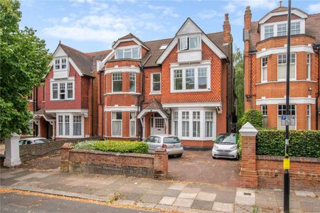 A wonderful three bedroom apartment offering excellent light,whilst boasting a spacious reception room overlooking the peaceful views of the communal gardens. - Photo 5