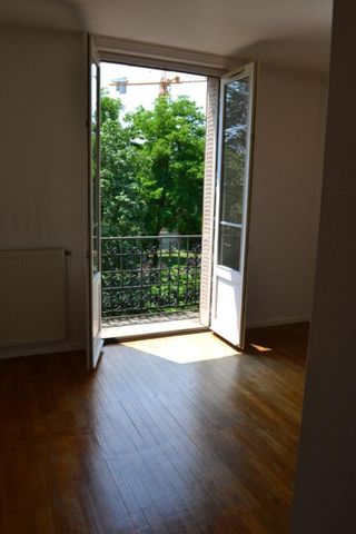 Location Appartement 4 pièces 82m² ROANNE 42300 - Photo 4