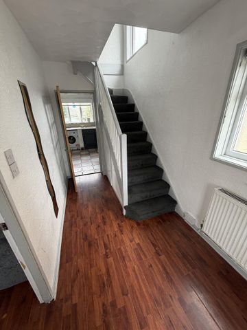 3 bedroom semi-detached house to rent - Photo 5