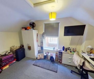 4 bedroom end of terrace house to rent - Photo 5