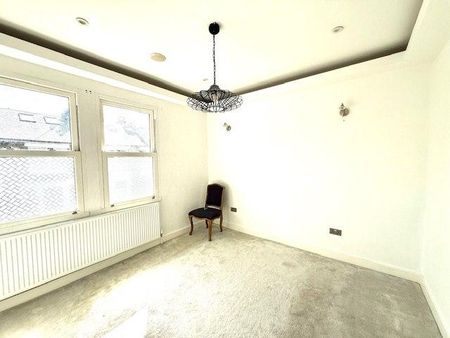4 bedroom end of terrace house to rent - Photo 4