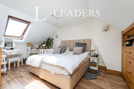 3 bedroom semi-detached to rent Salfords, Redhill - Photo 3
