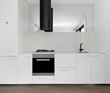 Fully furnished 1-bedroom apartment - Photo 1