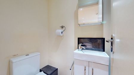 Studio Flat, High Road, NW10 - Photo 4