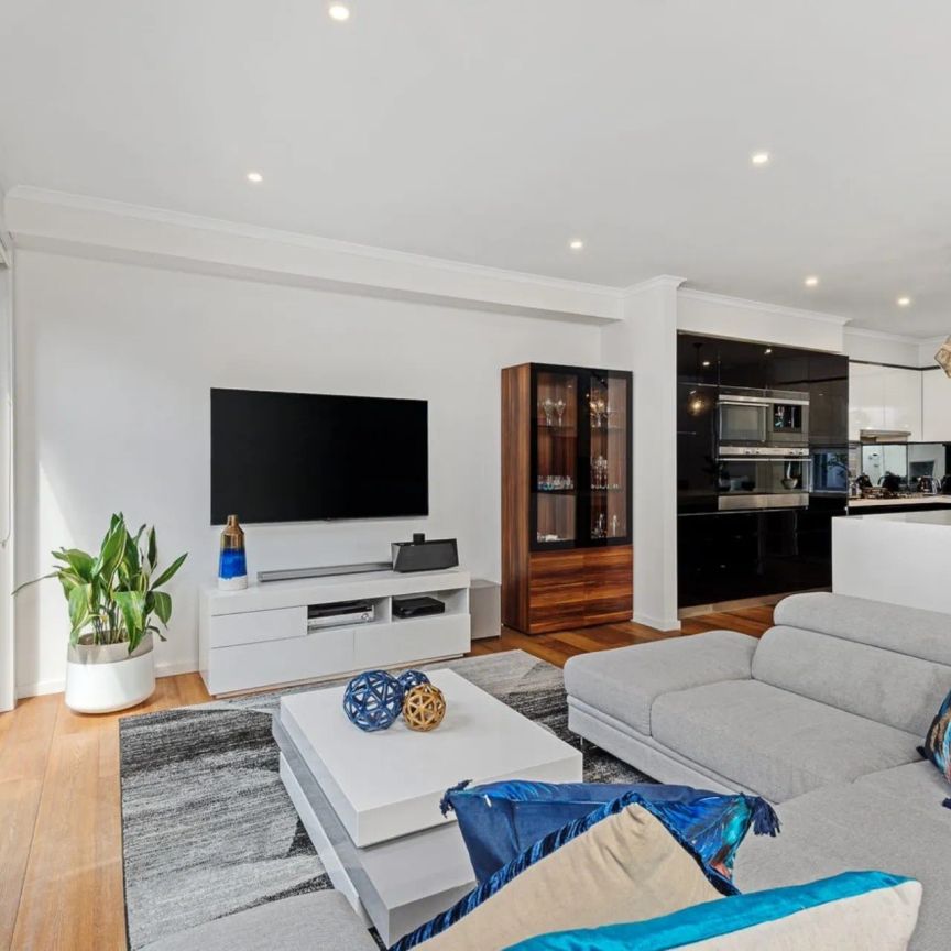 LUXURY BEACHSIDE LIVING | LOW MAINTENANCE LIFESTYLE! - Photo 1