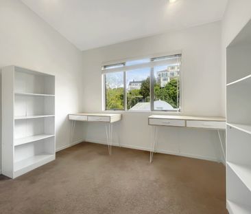 Sunny 3 bedroom 2 Bathroom - Walking to Parnell Primary School - Photo 2