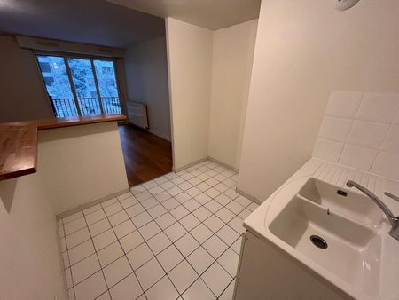 location Appartement T2 DE 57.1m² À PARIS 15 - Photo 5