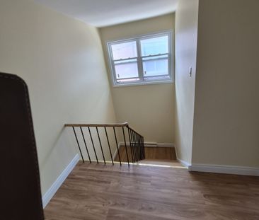 For Lease - 122 Lucas Street, Richmond Hill, Ontario - Photo 6