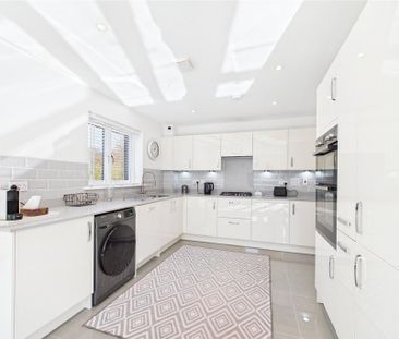 4 bedroom detached house to rent - Photo 6