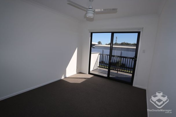 A new home with swiming pool & BBQ, 100m from Nudgee Railway Station! Easy access to rail, shopping, parks, & airport! - Photo 1