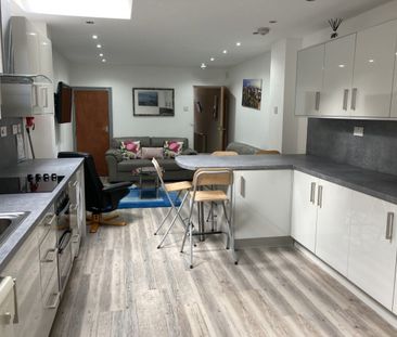 6 bedroom house to rent - Photo 1