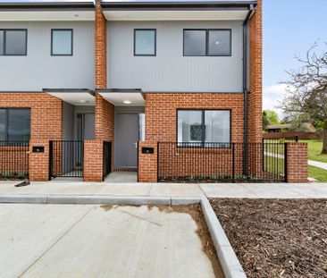 1-2/110 Livingston Avenue, Kambah - Photo 2