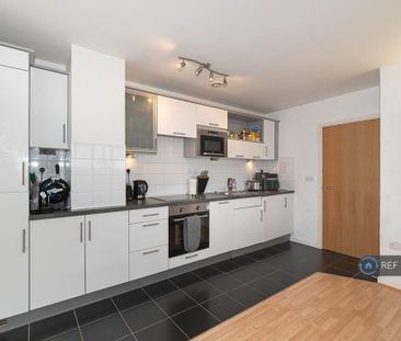 2 bedroom flat to rent - Photo 4
