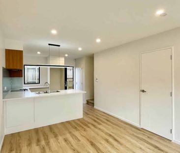 Modern 2-Bedroom Townhouse in Te Atatu South - Photo 1