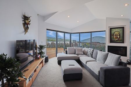 Immaculately presented executive four-bedroom family home - Photo 5