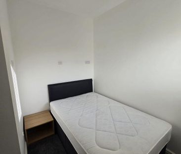 1 bedroom block of apartments to rent - Photo 2