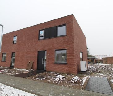 Energiezuinige nieuwbouwwoning te huur in rustige wijk te Sijsele - Photo 1