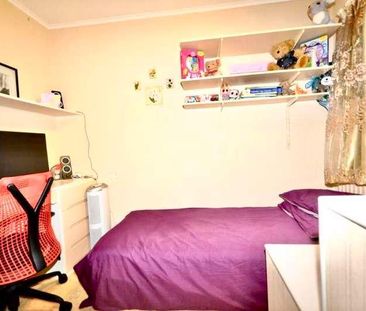 Blackthorn Close, Crawley, West Sussex, RH11 - Photo 2