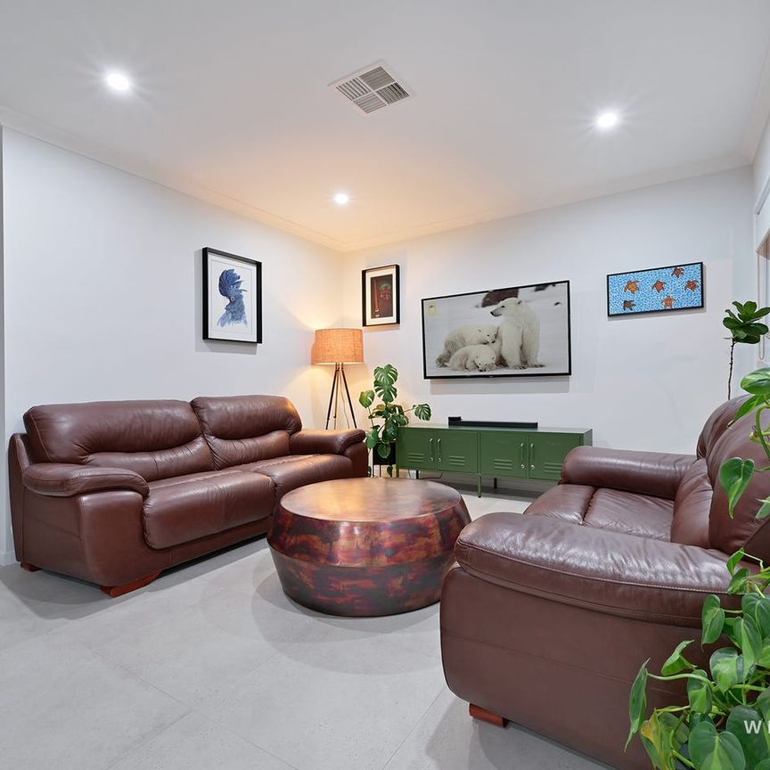 *Viewing Friday 13 February 1.00pm to 1.20pm* Please SMS Mary at Wright Realty on 0428 232 656 to confirm your attendance. - Photo 1