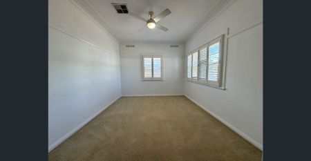 Comfortable Family Living in Convenient West Tamworth Location - Photo 5