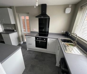 3 bedroom semi-detached house to rent - Photo 2