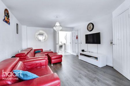 4 bedroom semi-detached house to rent - Photo 2